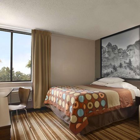 Super 8 By Wyndham Redfield Hotel Екстериор снимка