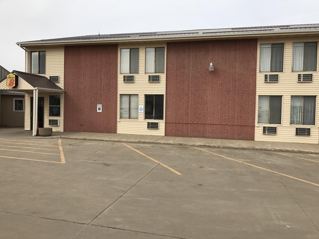 Super 8 By Wyndham Redfield Hotel Екстериор снимка
