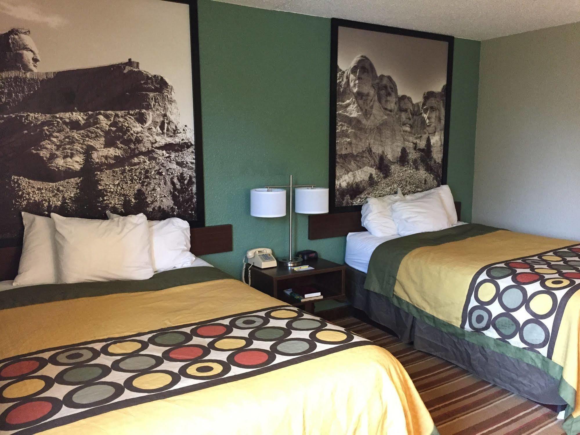 Super 8 By Wyndham Redfield Hotel Екстериор снимка